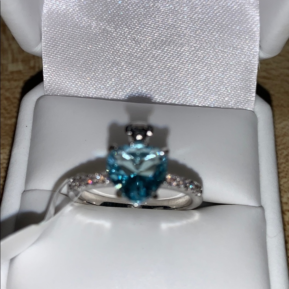 Fragrant jewels size 7 silver tone ring New dog